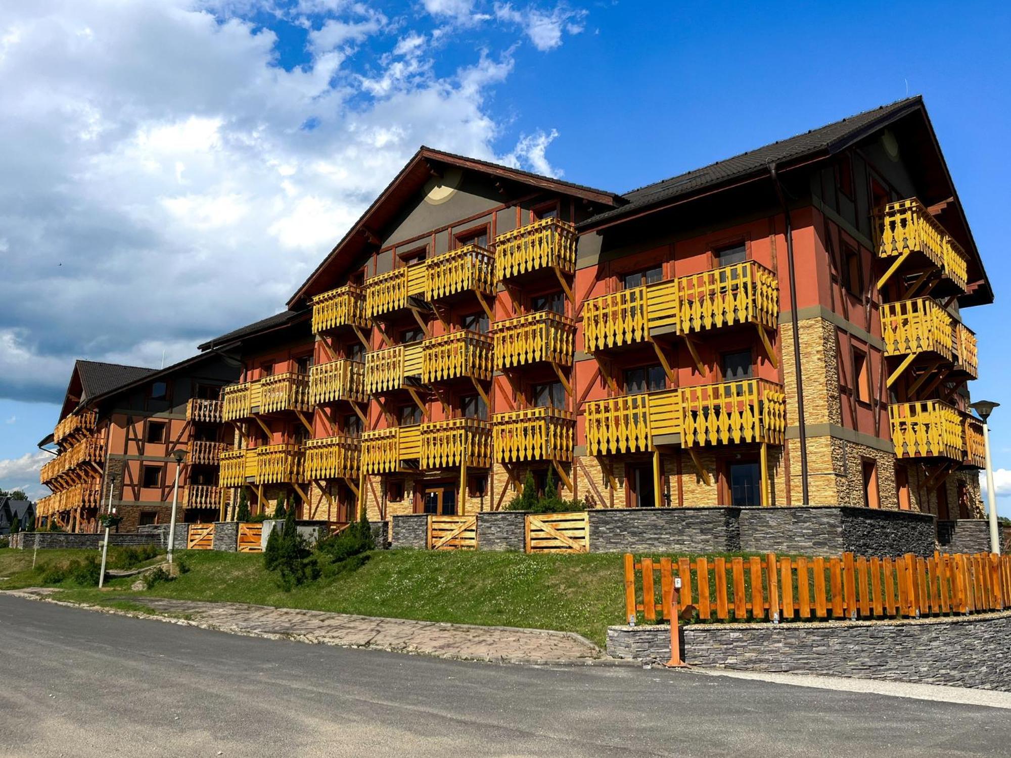 Tri Stity Apartment With Tatra View Terrace 韦尔卡鲁穆尼卡 外观 照片